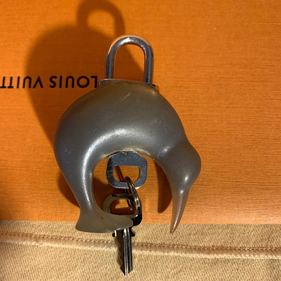 Authentic Louis Vuitton Bag Charm Lock Rare! Limited Edition - Picture 3 of 6